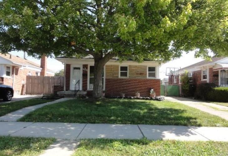 Taylor St, Saint Clair Shores, MI 48082