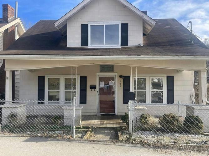 209 LAUREL ST  , Hazard, KY 41701 