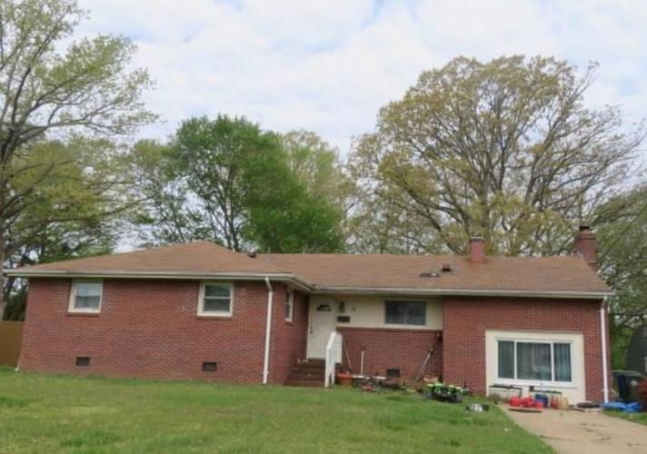 8 LOIS LN  , Newport News, VA 23608 