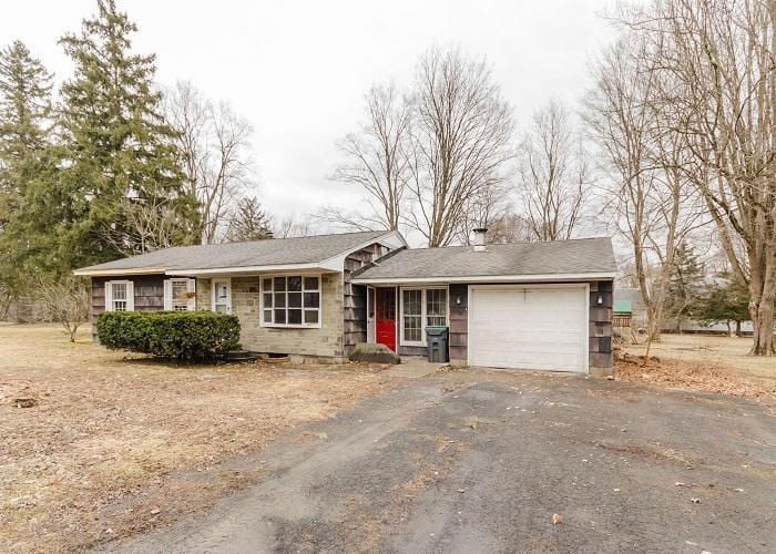 3 DATUS CT  , Kinderhook, NY 12106 