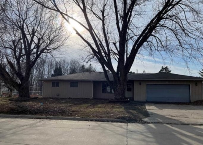 205 N WILHELM ST  , Conrad, IA 50621 