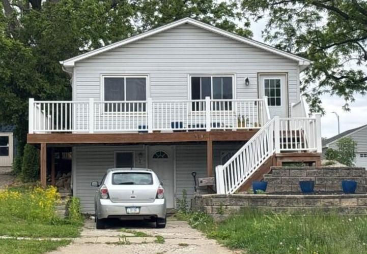 813 W 2ND ST  , Cedar Falls, IA 50613 
