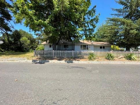 1925 UPAS ST  , Florence, OR 97439 