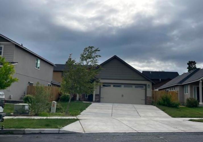 458 NW 30TH ST  , Redmond, OR 97756 