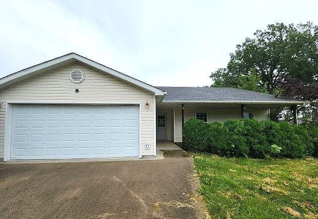 Creekside Ln, DE Soto, IL 62924