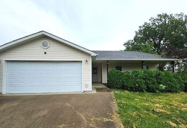 710 Creekside Lane , De Soto, IL 62924 