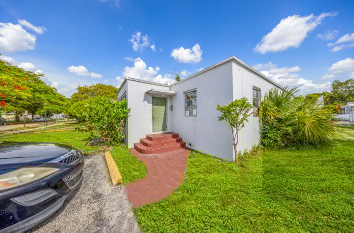 1911 Taylor St , Hollywood, FL 33020 