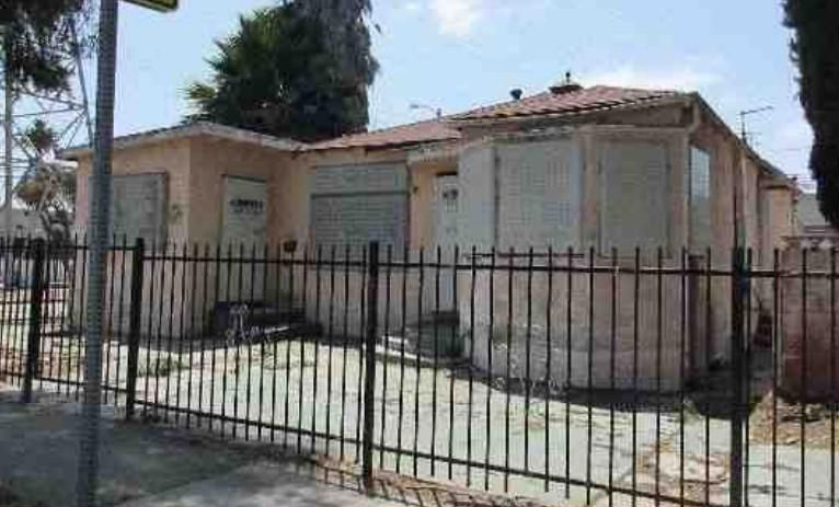 9715 S Hoover St  , Los Angeles, CA 90044 
