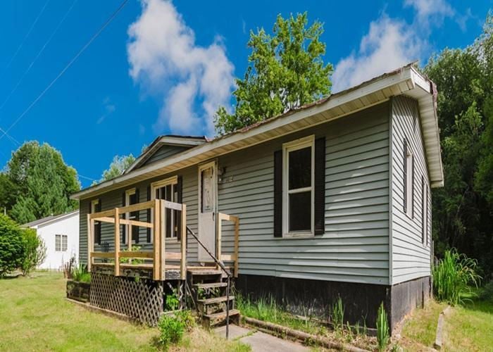 4564 W BAWKEY RD  , Farwell, MI 48622 