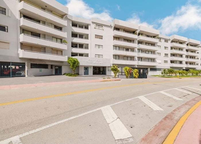 7300 WAYNE AVE APT 418 , Miami Beach, FL 33141 