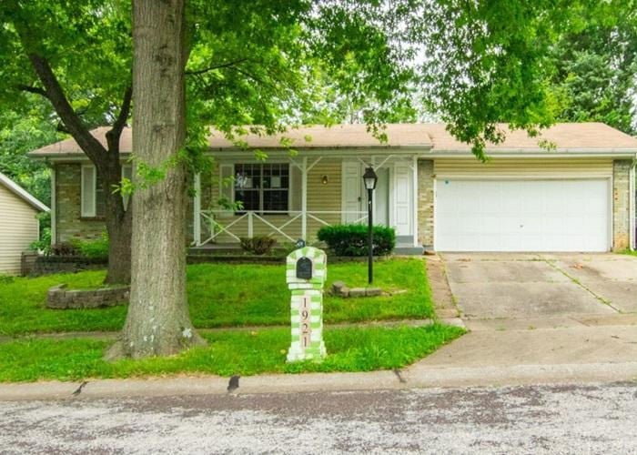 1921 LAKEHEIGHTS LN  , Saint Louis, MO 63138 