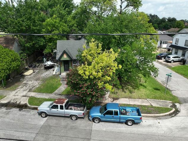215 N SUPER ST  , Houston, TX 77011 