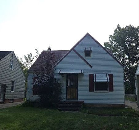 3865 Lee Heights Blvd , Cleveland, OH 44128 
