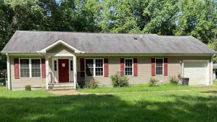 31 Moccasin Trail , Weems, VA 22576 