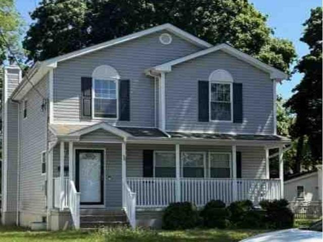 Smith St, Sayville, NY 11782