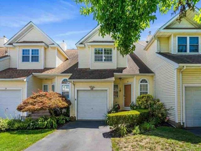 Apricot Ct, Melville, NY 11747