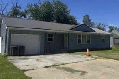 Lakeview Ave, Centralia, MO 65240