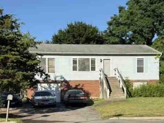 Flemming Dr, Newburgh, NY 12550