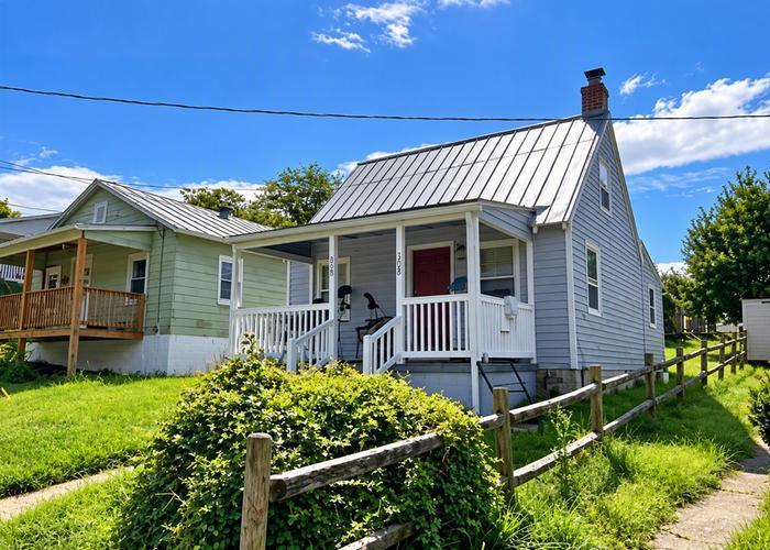 Taylor St, Lexington, VA 24450