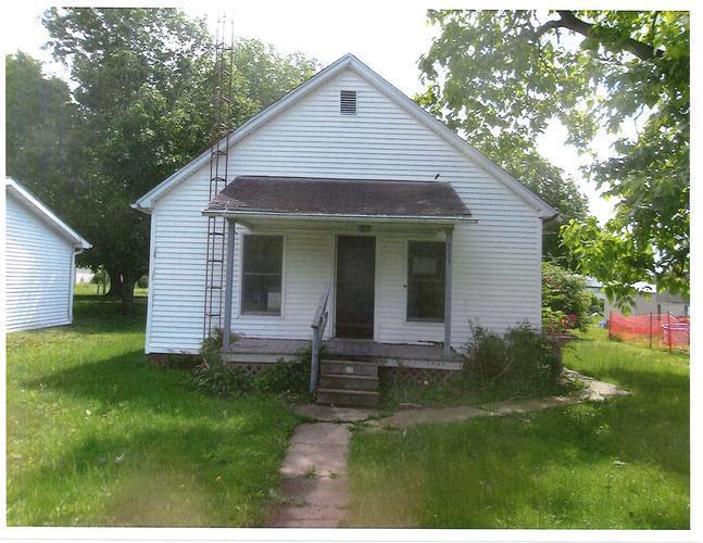 1st St, Witt, IL 62094