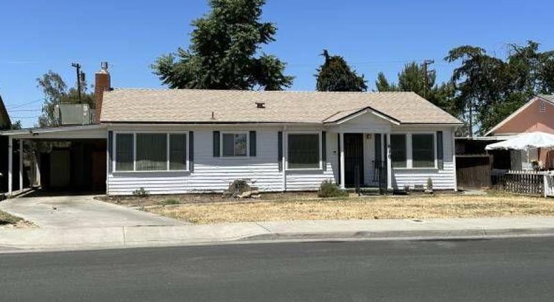 Grant St, Hanford, CA 93230