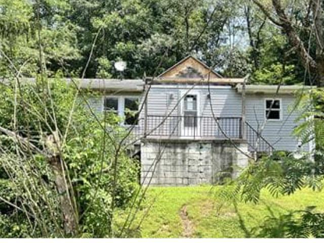 Hunter Rd, Greensburg, PA 15601