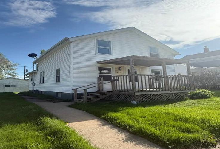 1st Ave, Clinton, IA 52732