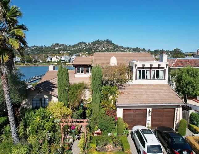 Riviera Cir, Larkspur, CA 94939