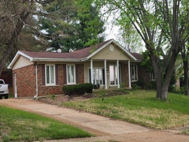 Barcelona Dr, Florissant, MO 63033 #1