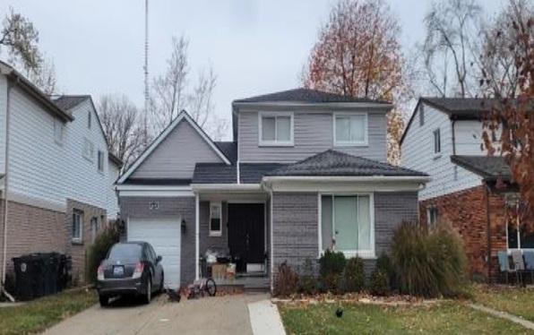 Stratford Pl, Oak Park, MI 48237