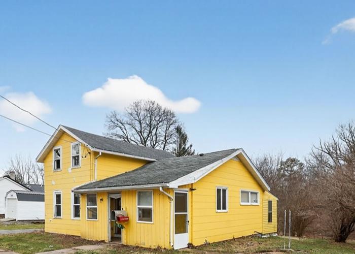 Hartland St, Middleport, NY 14105