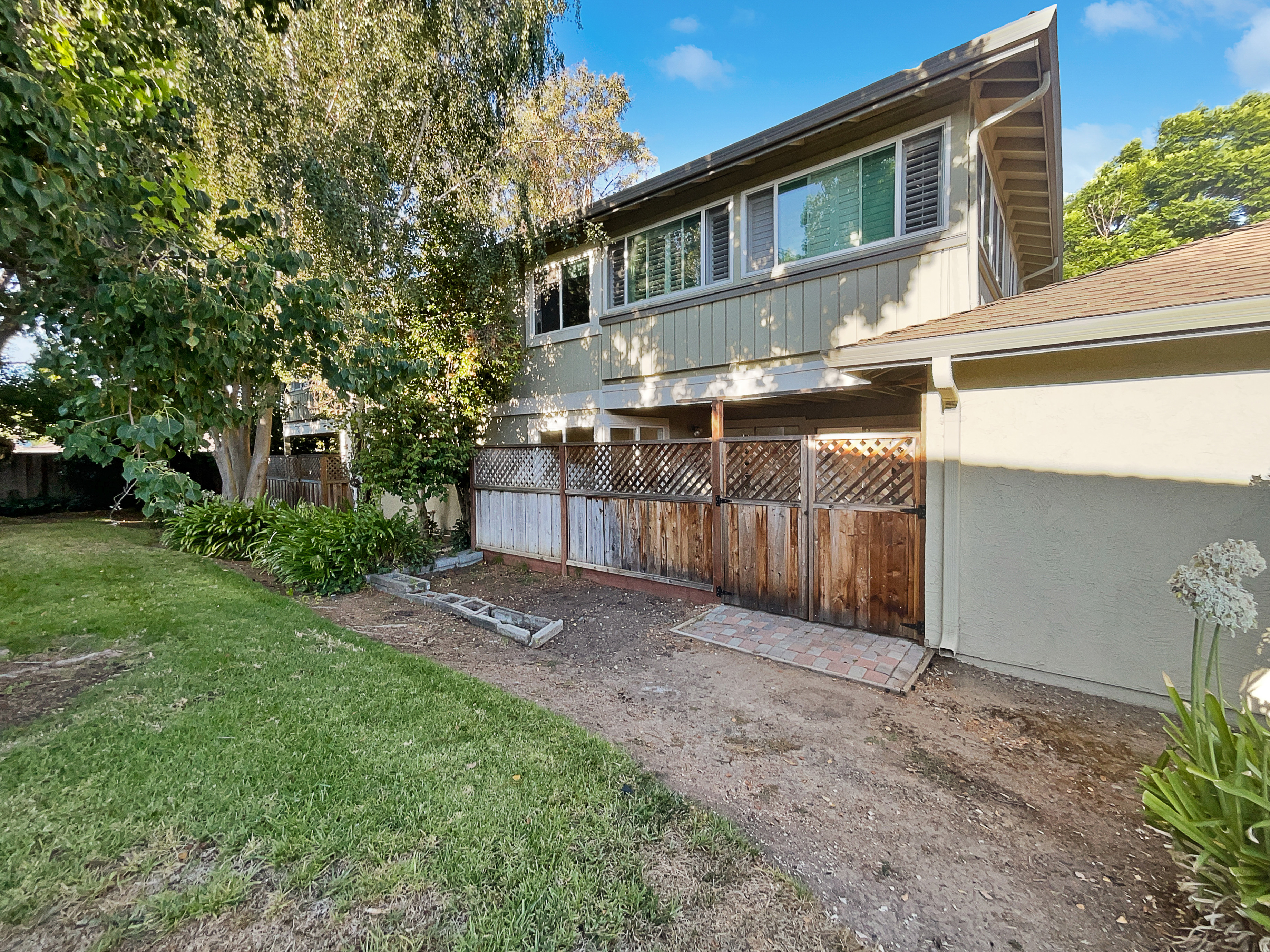 Delna Manor Ln, San Jose, CA 95128
