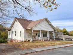 Single Family 3BR 1BA - 1202 GEORGIA AVE, Athens, TN