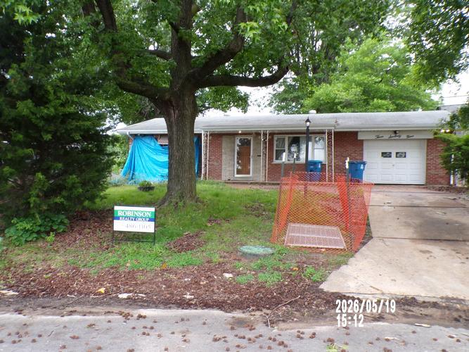 Porchester Dr, Saint Louis, MO 63125
