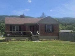 Single Family 3BR 1BA - 221 FINCASTLE LANE, Bluefield, VA