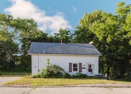 Single Family 2BR 1BA - 15 HOPE CT, West Warwick, RI