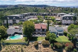 Condo 2BR 2BA - 2385 ROSCOMARE RD UNIT A5, Los Angeles, CA