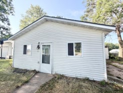 Single Family 2BR 1BA - 105 W Saline St, Blue Hill, NE