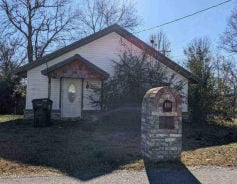 Single Family 4BR 2BA - 111 W PARKS ST, Prairie Grove, AR