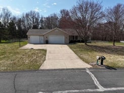 Single Family 3BR 2BA - 7465 RED ROCK TRL, Kalamazoo, MI