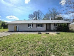 Single Family 3BR 2BA - 300 4TH ST, Hazel, KY