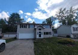 Single Family 3BR 1BA - 201 E CAULDER CIRCLE, Des Moines, IA