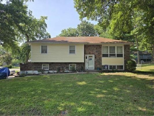 10th St, Kearney, MO 64060