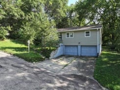 Single Family 3BR 2BA - 720 IOWA ST, Akron, IA