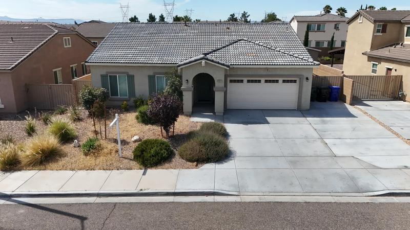 Via Del Lago , Victorville, CA 92392
