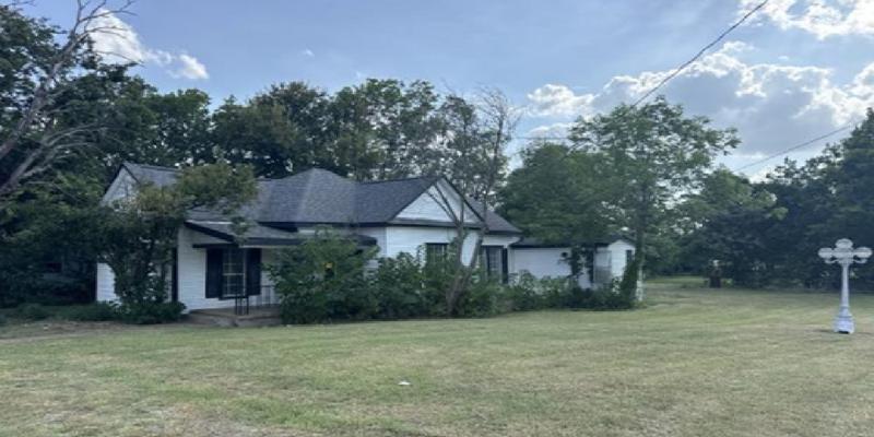 Wood St, Windom, TX 75492