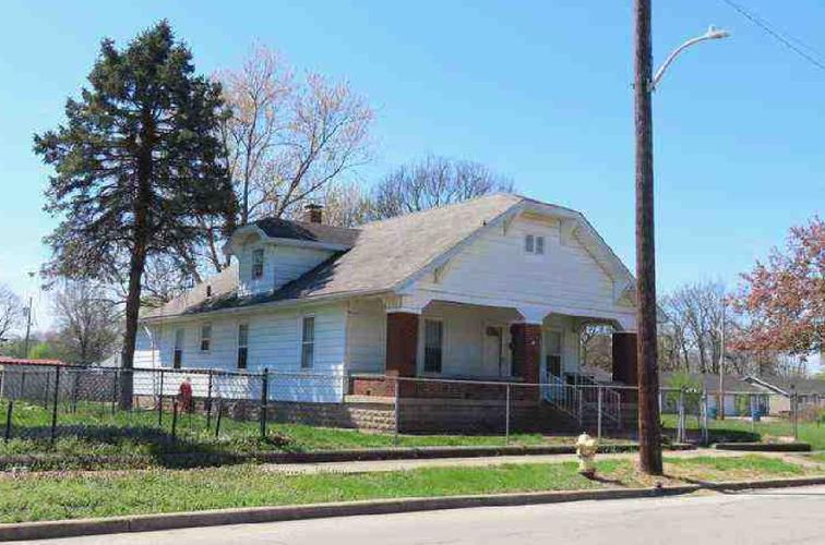 8th Ave, Terre Haute, IN 47804
